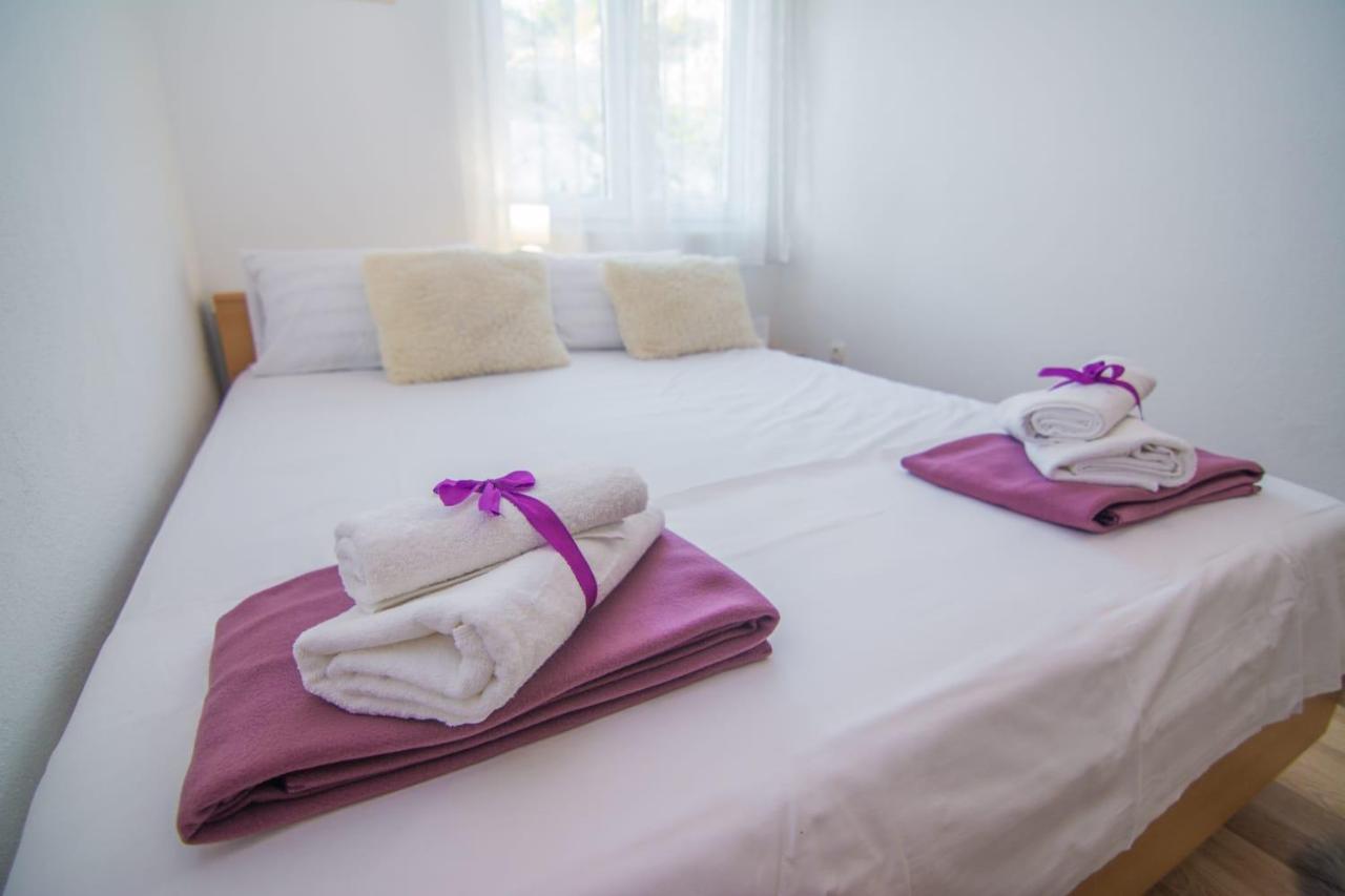 Village Holiday Apartman With Heated Pool Maslina Kostanje المظهر الخارجي الصورة