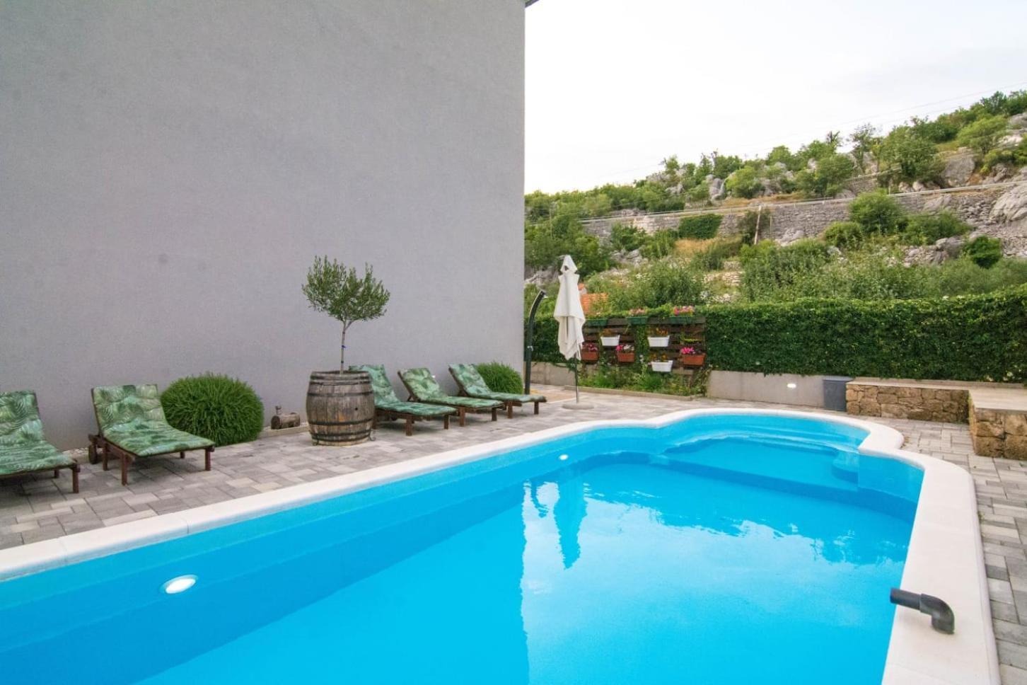 Village Holiday Apartman With Heated Pool Maslina Kostanje المظهر الخارجي الصورة